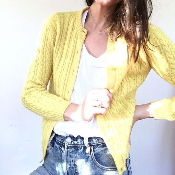 Vintage | canary yellow | 100% wool | Cable Knit cardigan Sweater - Picture 8 of 12
